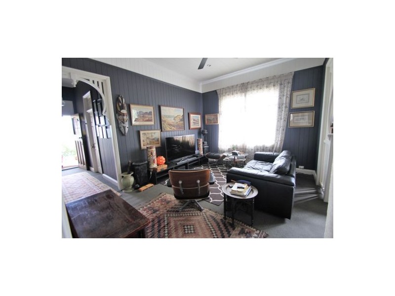 25 ELFIN ST, East Brisbane QLD 4169