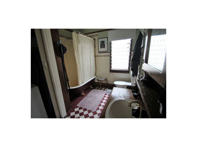 25 ELFIN ST, East Brisbane QLD 4169