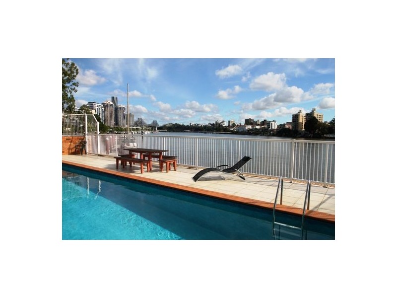 24.64 THORN STREET, Kangaroo Point QLD 4169