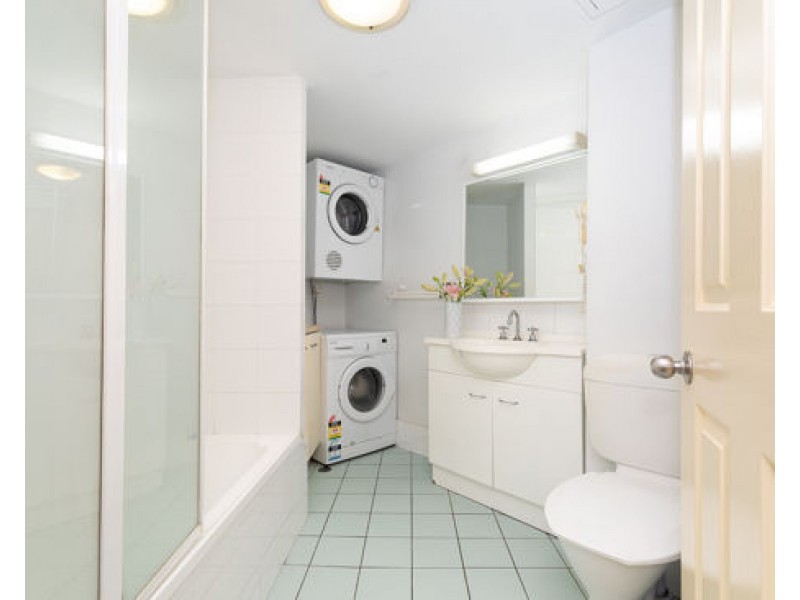 223.85 DEAKIN STREET, Kangaroo Point QLD 4169