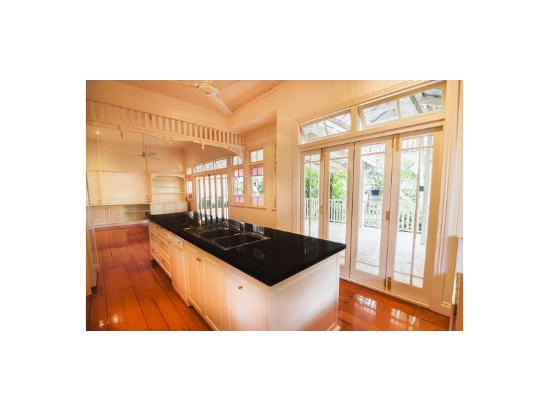 44. BARKER, East Brisbane QLD 4169