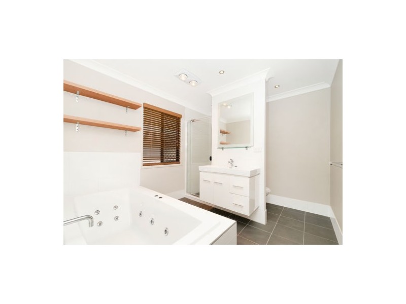29 DODWELL ST, Holland Park West QLD 4121