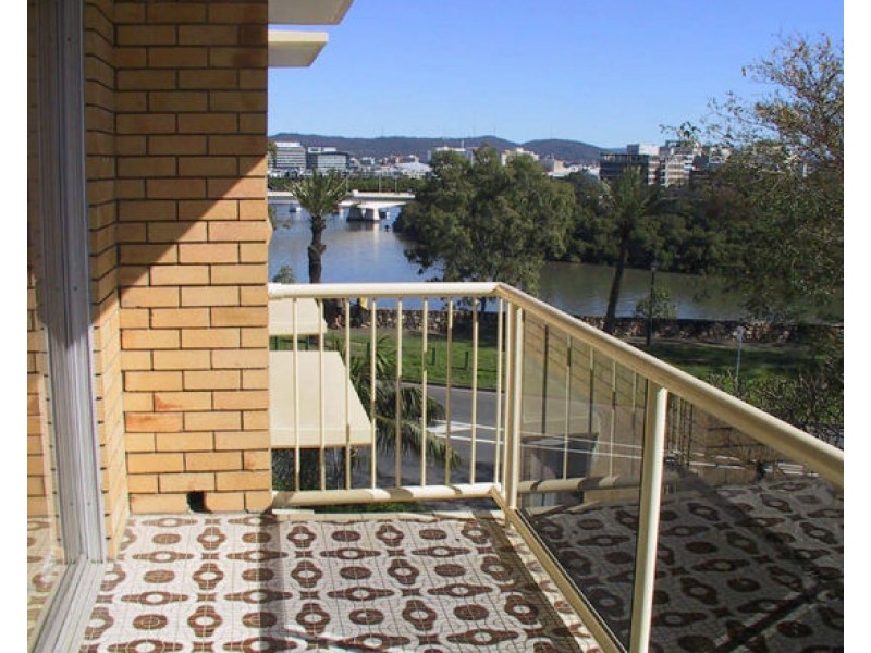7.152 RIVER TERRACE, Kangaroo Point QLD 4169
