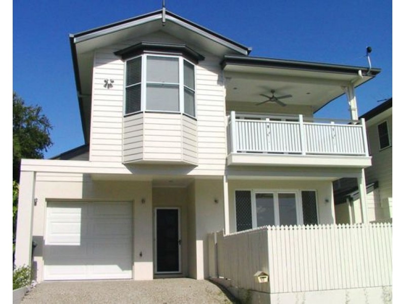 18 NOELA STREET, Coorparoo QLD 4151