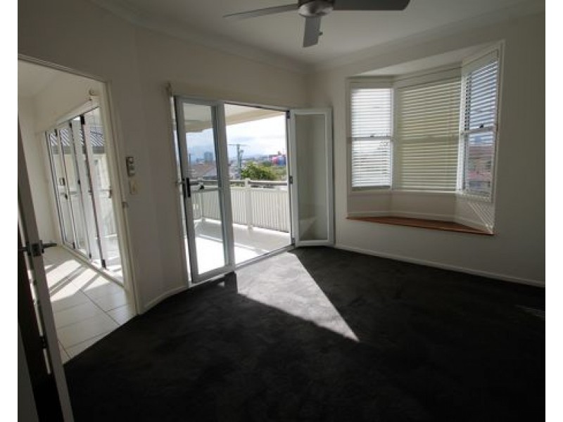 18 NOELA STREET, Coorparoo QLD 4151