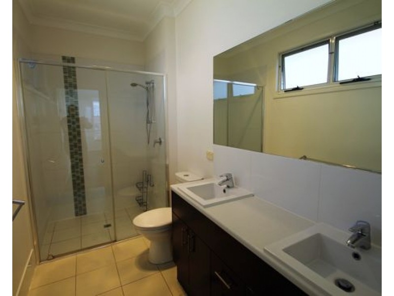 18 NOELA STREET, Coorparoo QLD 4151