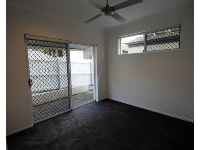 18 NOELA STREET, Coorparoo QLD 4151