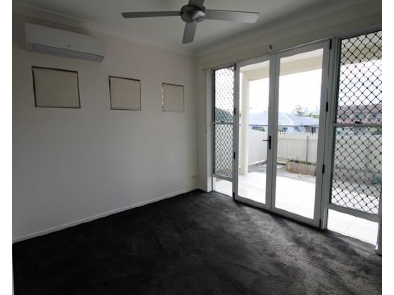 18 NOELA STREET, Coorparoo QLD 4151