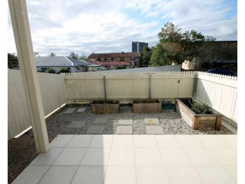 18 NOELA STREET, Coorparoo QLD 4151