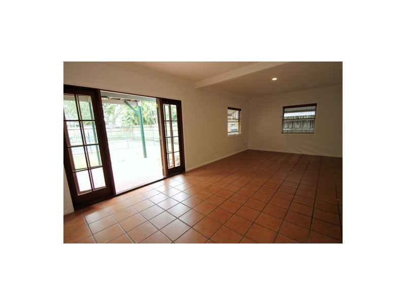 12 CLARENDON STREET, East Brisbane QLD 4169