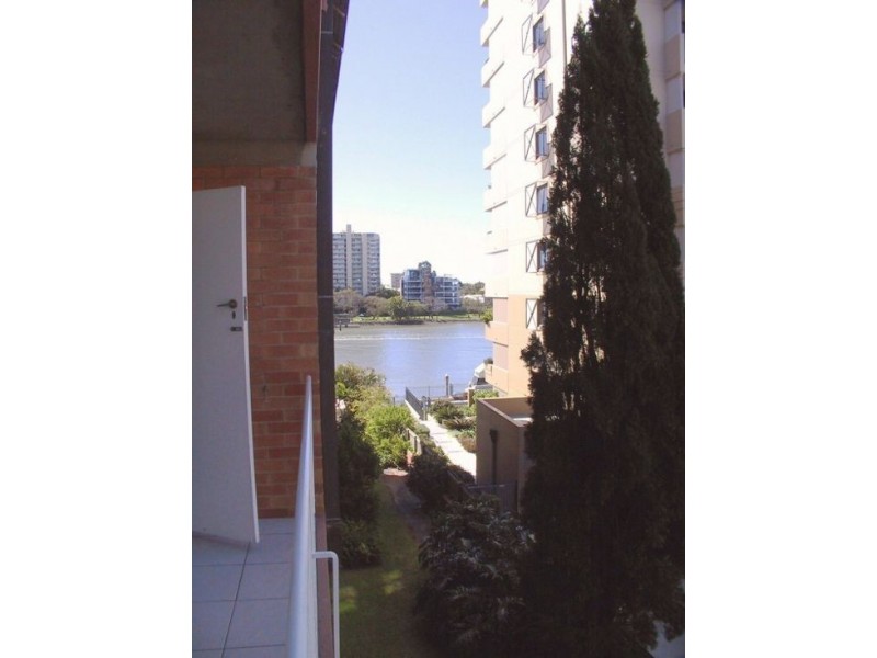 24/64 THORN STREET, Kangaroo Point QLD 4169