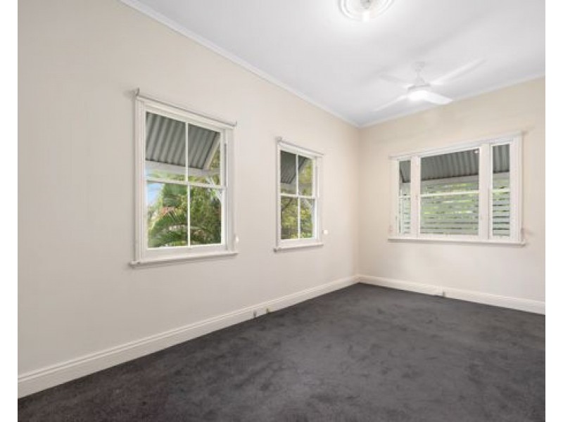 38 WEST St, Highgate Hill QLD 4101