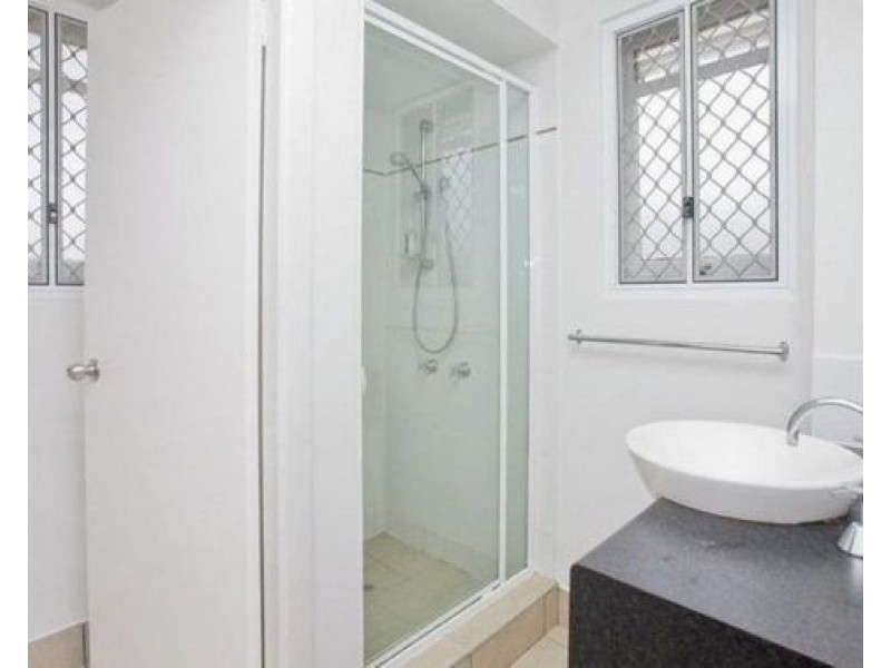 2/2 Carl Street, Woolloongabba QLD 4102
