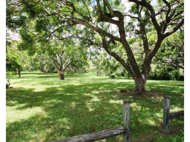 16 WOODROW DRIVE, Coorparoo QLD 4151
