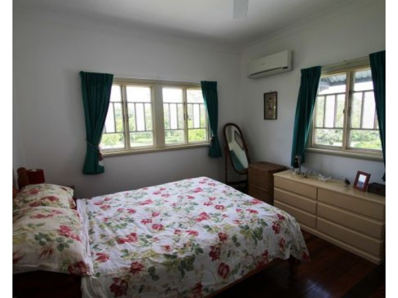 16 WOODROW DRIVE, Coorparoo QLD 4151