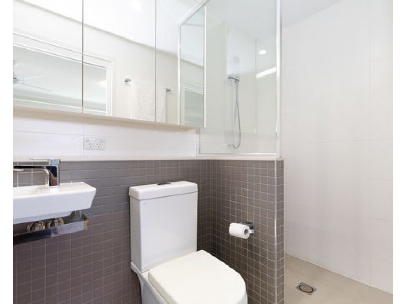 201/64 KATES STREET, Morningside QLD 4170