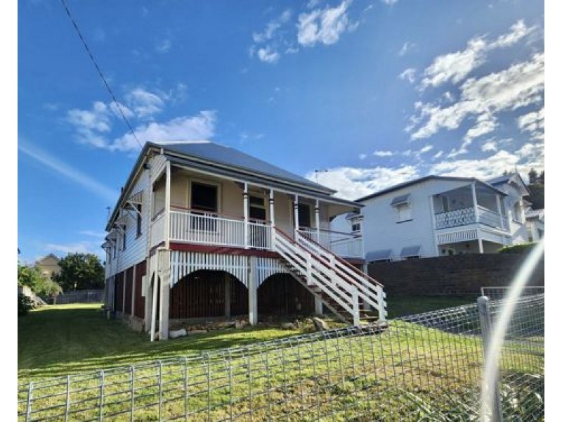 64 Lockerbie Street, Kangaroo Point QLD 4169