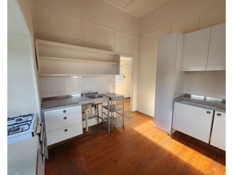 64 Lockerbie Street, Kangaroo Point QLD 4169