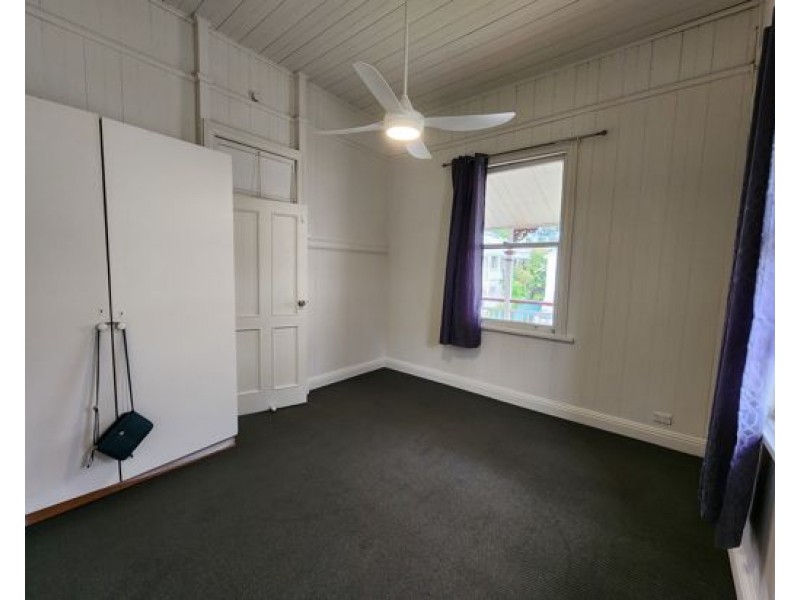 64 Lockerbie Street, Kangaroo Point QLD 4169