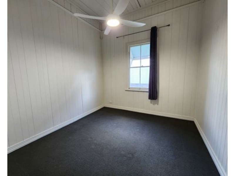64 Lockerbie Street, Kangaroo Point QLD 4169