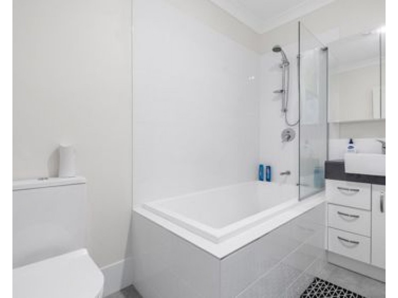 2/71A JUNCTION RD, Morningside QLD 4170