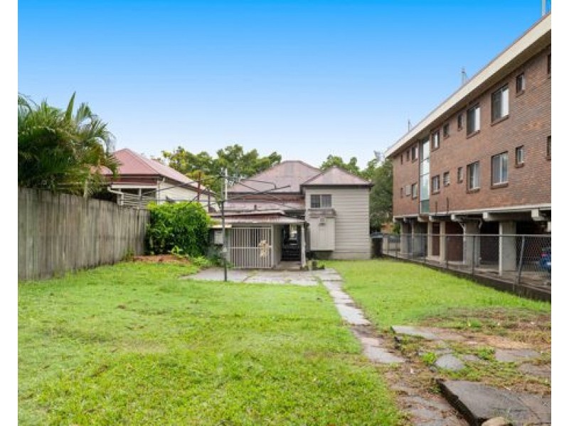 8 LISBURN STREET, East Brisbane QLD 4169