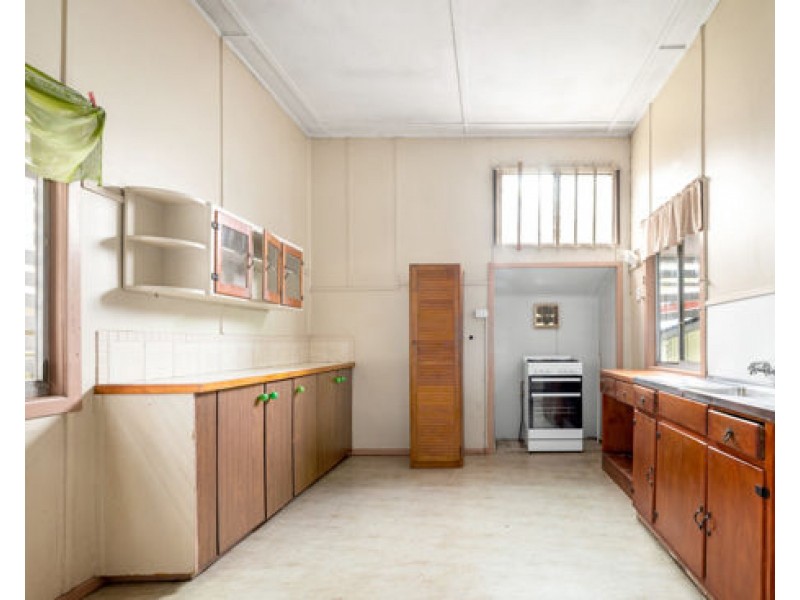 8 LISBURN STREET, East Brisbane QLD 4169