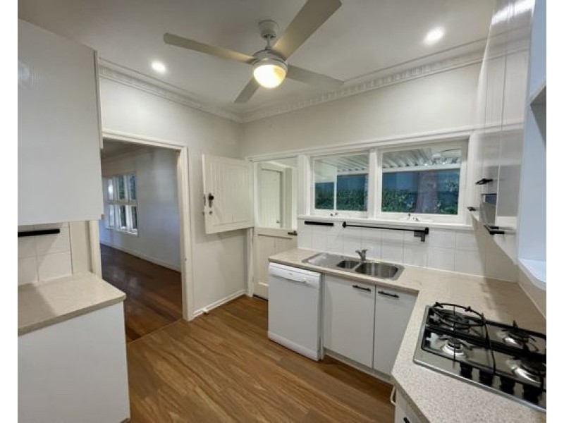 12 Merinda Street, Greenslopes QLD 4120