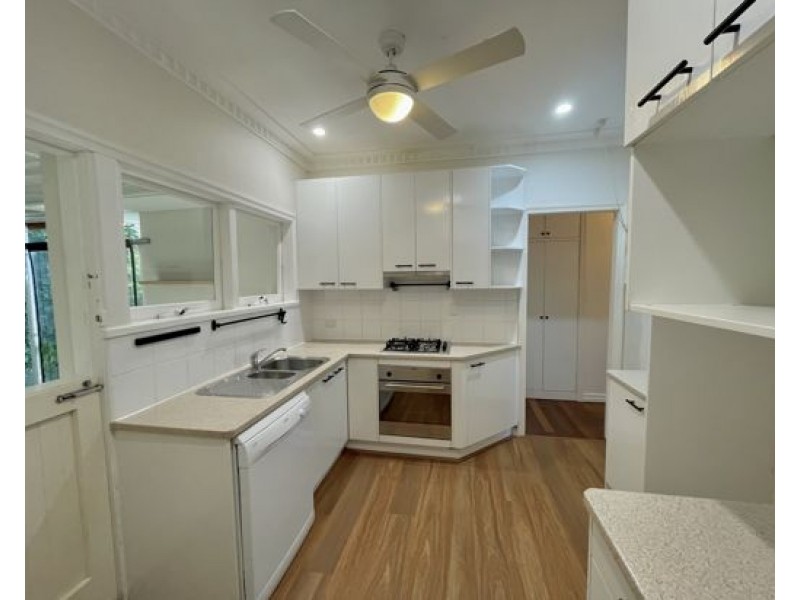 12 Merinda Street, Greenslopes QLD 4120