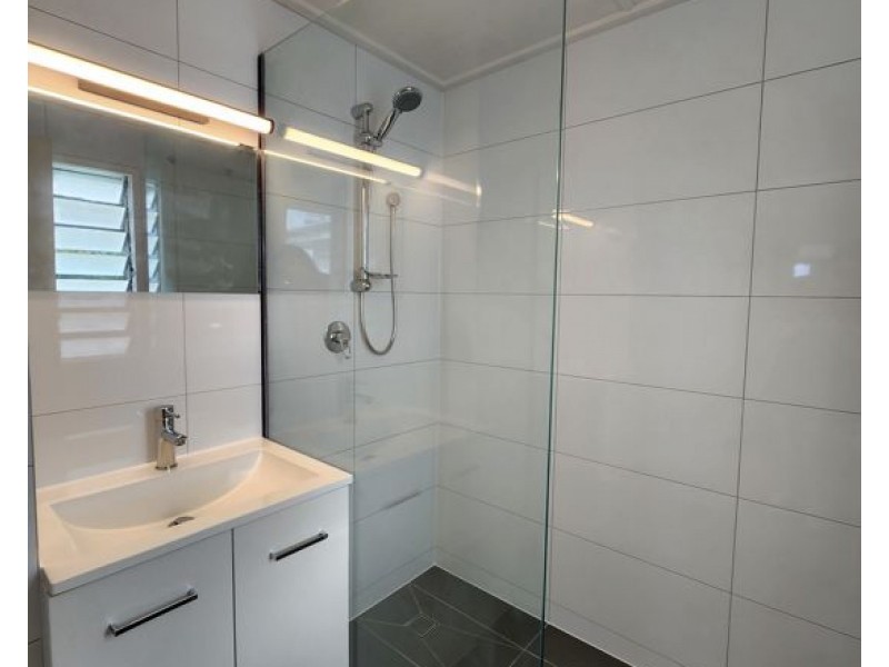 64 Lockerbie Street, Kangaroo Point QLD 4169