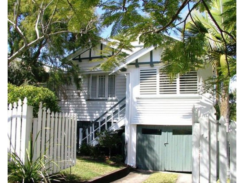 9 HOWARD STREET, Coorparoo QLD 4151