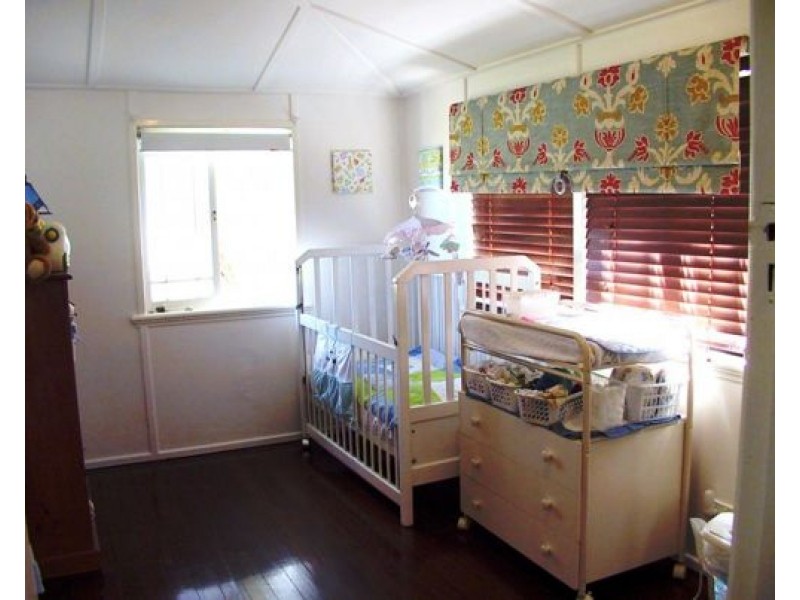 9 HOWARD STREET, Coorparoo QLD 4151