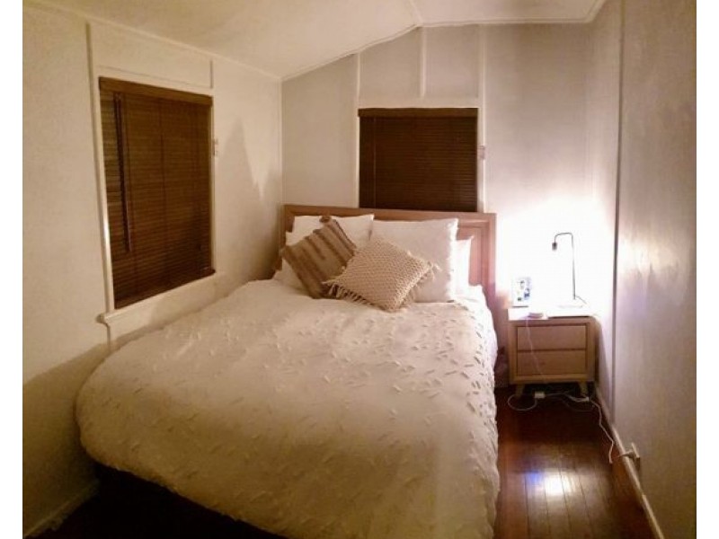 9 HOWARD STREET, Coorparoo QLD 4151