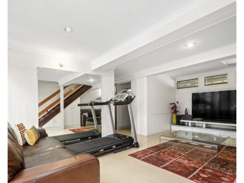 45 Virginia Avenue, Hawthorne QLD 4171