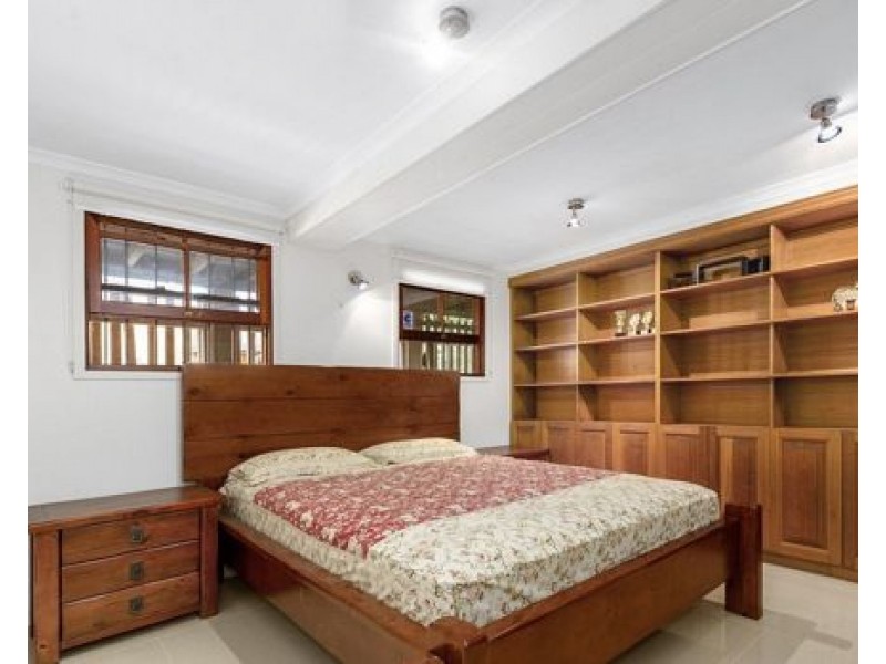 45 Virginia Avenue, Hawthorne QLD 4171