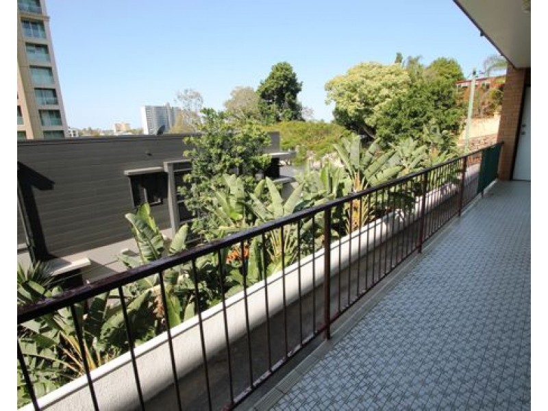 2/24 CASTLEBAR STREET, Kangaroo Point QLD 4169