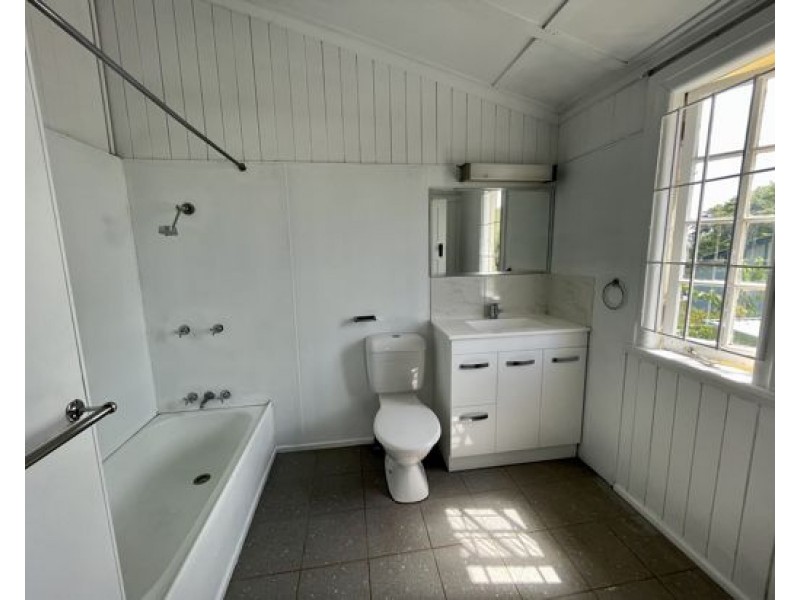 88 Hamilton Rd, Moorooka QLD 4105