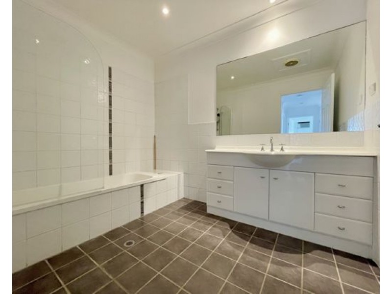 4/24 Wambool St, Bulimba QLD 4171