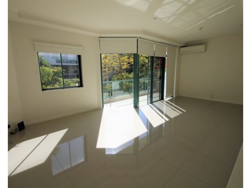 23/10 Goodwin St, Kangaroo Point QLD 4169