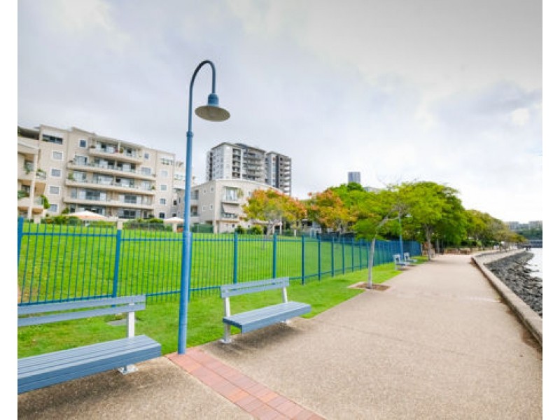 23/10 Goodwin St, Kangaroo Point QLD 4169