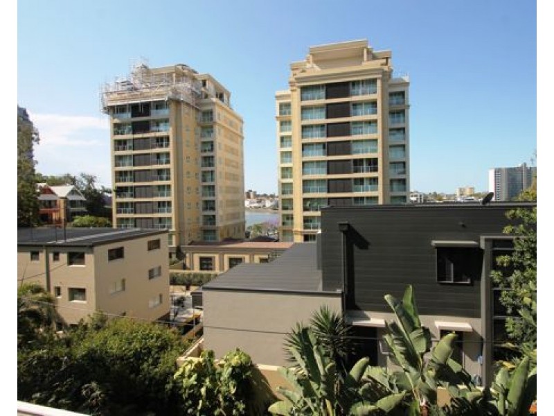 2/24 CASTLEBAR STREET, Kangaroo Point QLD 4169