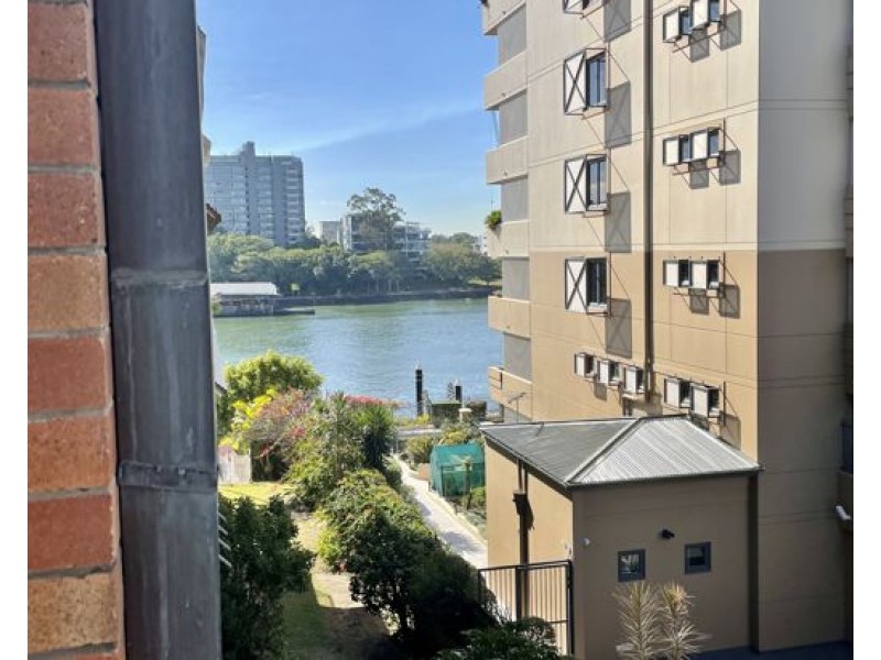 24/64 THORN STREET, Kangaroo Point QLD 4169