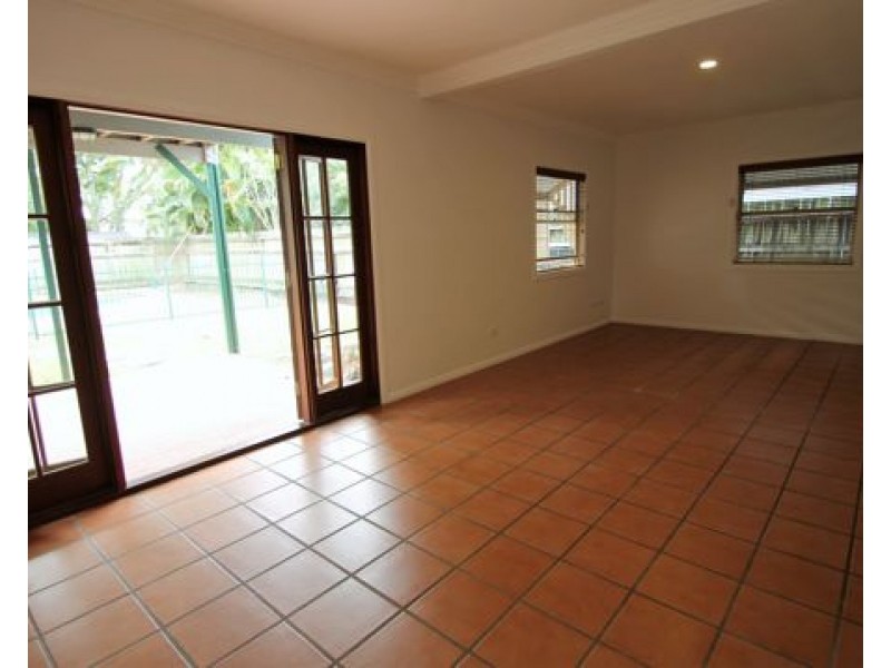 12 CLARENDON STREET, East Brisbane QLD 4169