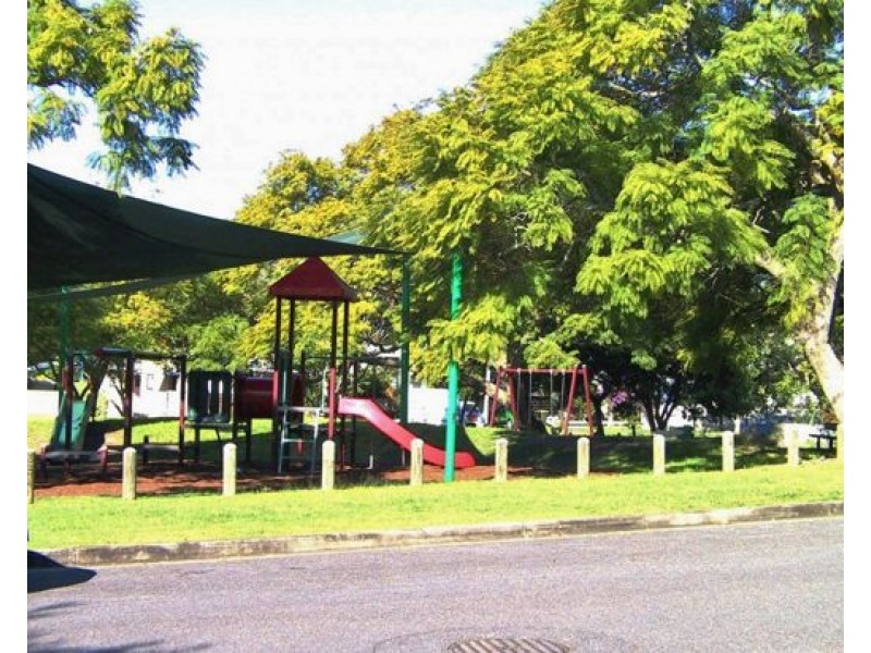 12 CLARENDON STREET, East Brisbane QLD 4169