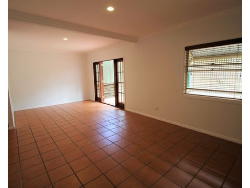 12 CLARENDON STREET, East Brisbane QLD 4169