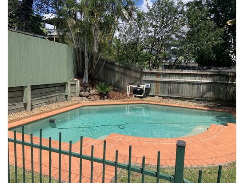 12 CLARENDON STREET, East Brisbane QLD 4169