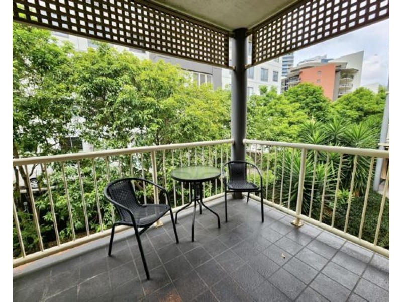 225/85 DEAKIN STREET, Kangaroo Point QLD 4169