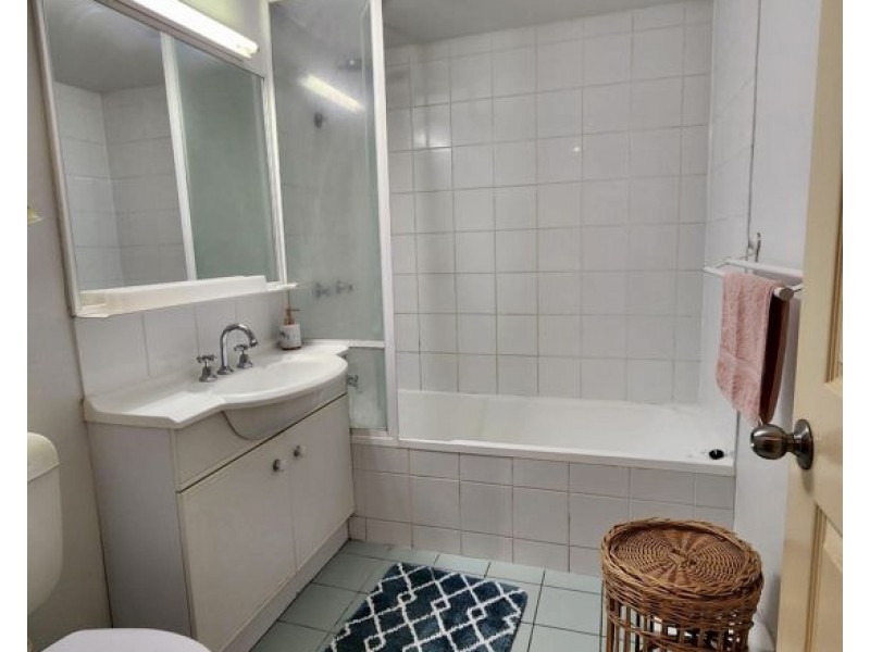 225/85 DEAKIN STREET, Kangaroo Point QLD 4169