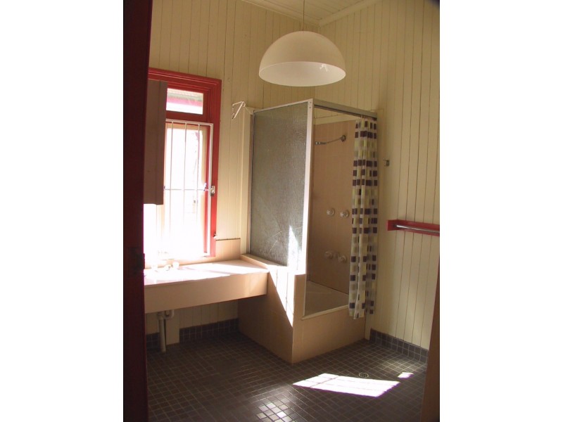 24 SALSTONE STREET, Kangaroo Point QLD 4169