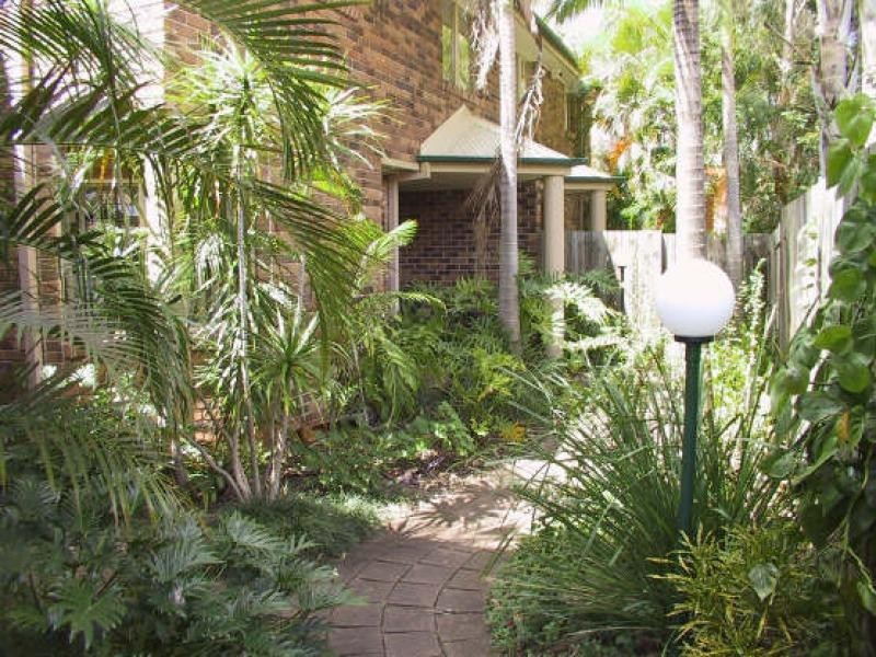 35 Dickens Street, Norman Park QLD 4170